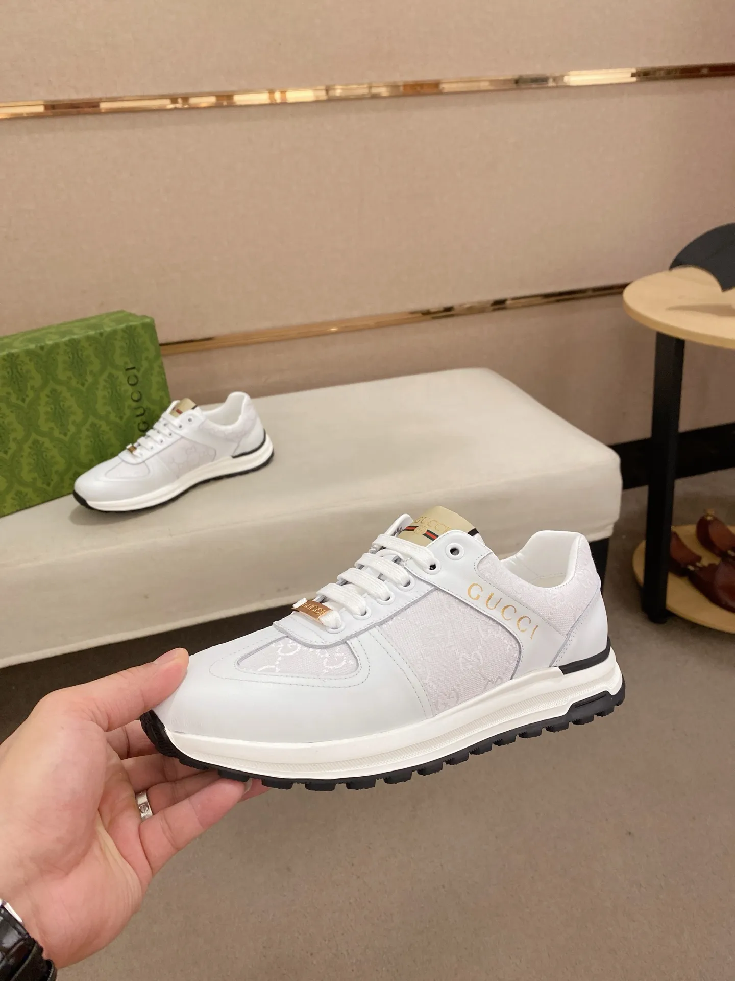 Men's clothing and shoes💰 400💰🇮🇹🇮🇹GUCCI (Gucci) top 🔍🔍 new models are on sale at the same time, the upper 🇮🇹 is imported Italian first-layer cowhide, the lining is fully imported sheepskin 💪💪, completely 1⃣️compared 1⃣️Reproduction🇮🇹💪💪, ⚠Sole: The original sole is specially provided by the original factory, the exclusive movable molded sole is super comfortable, ⚠Original factory follow-up goods, 🔍🔍high quality, you can enter and leave the counter at will, welcome to compare⚠. Code number: 38-44 (45 is custom-made and cannot be returned or exchanged)